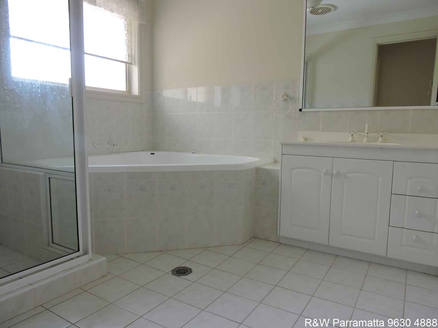 1 Whiteman Avenue Bella Vista