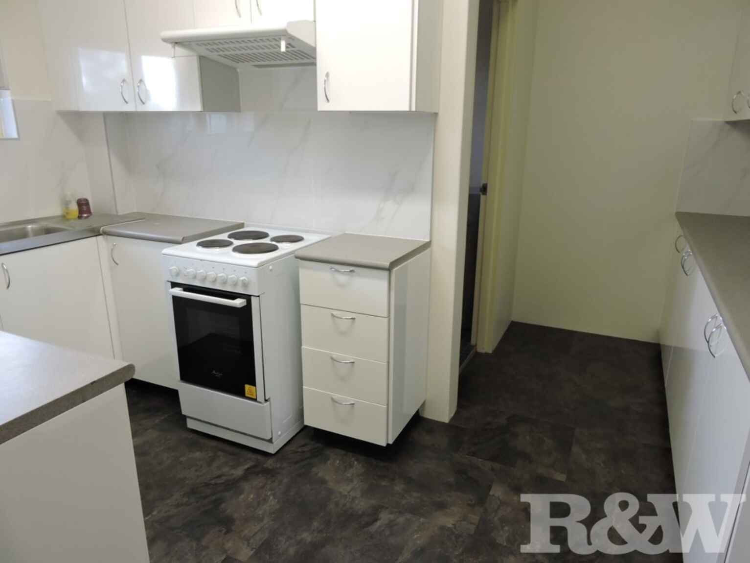 8`/8-10 Queens Road Westmead