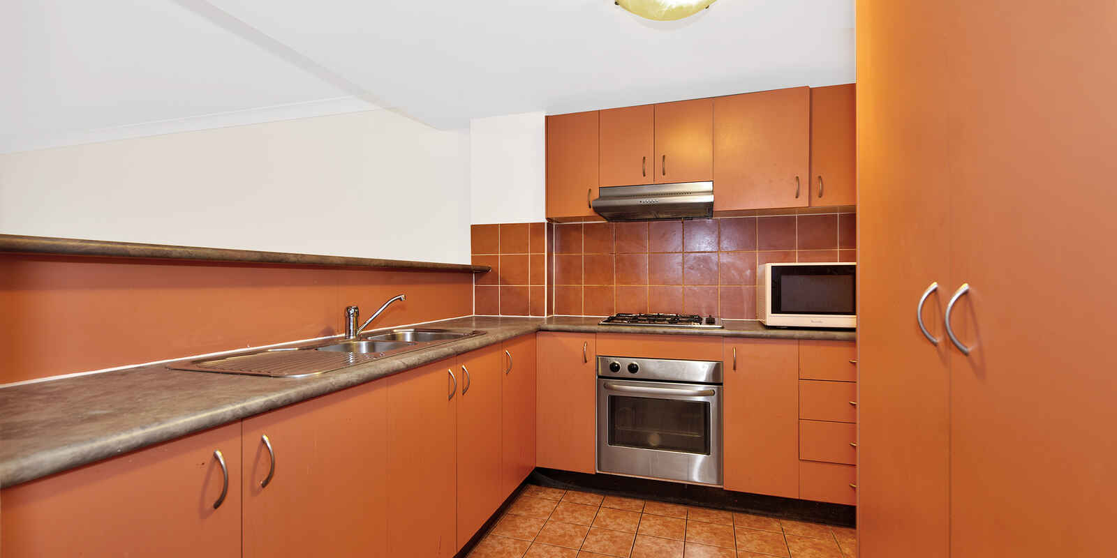 8/109 Military Road Guildford