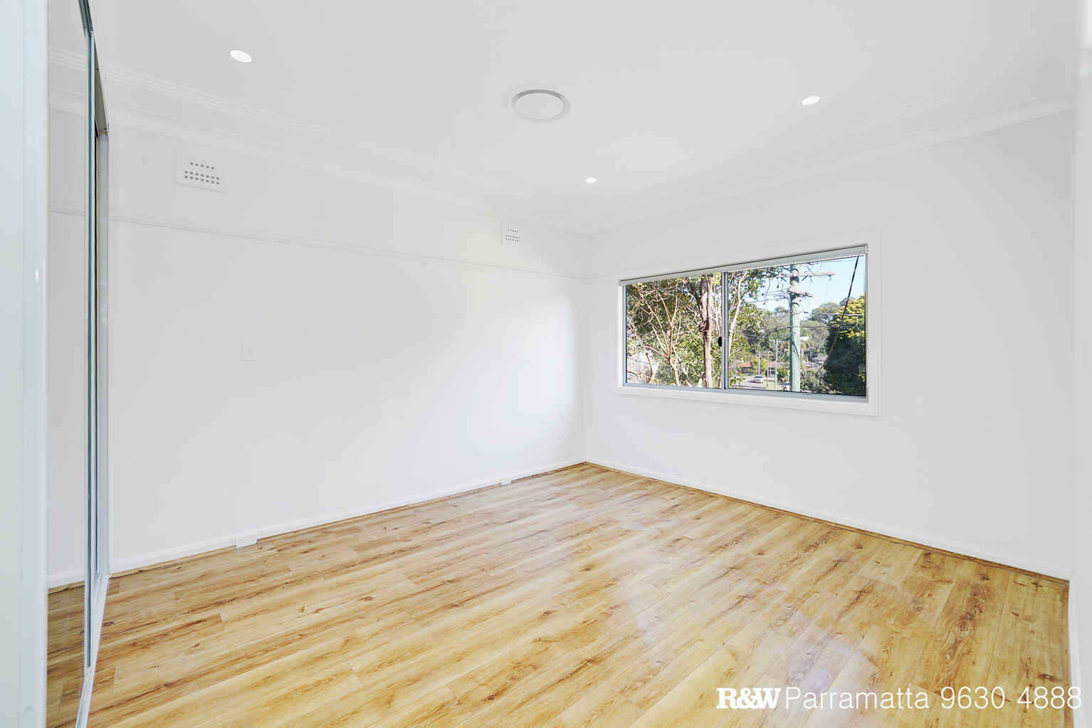 68 Rippon Avenue Dundas